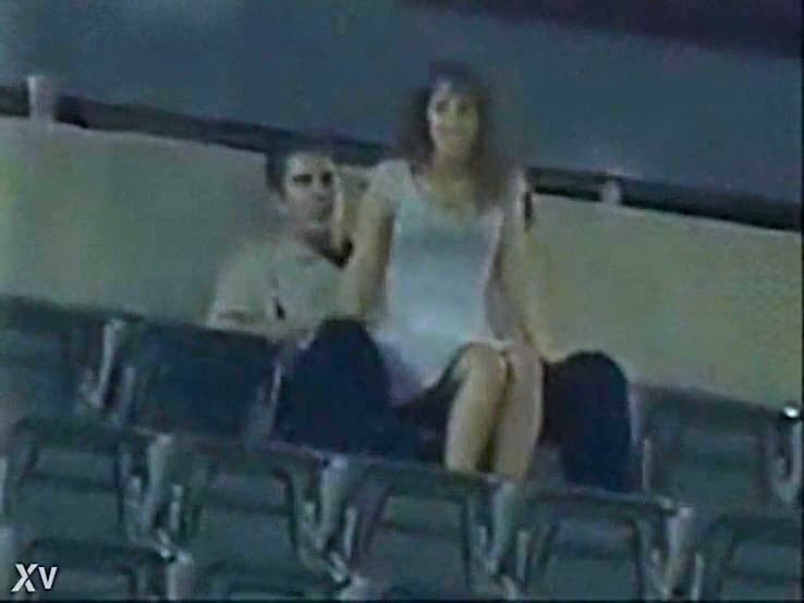 Echtes Paar beim Ficken in einem leeren Stadion erwischt