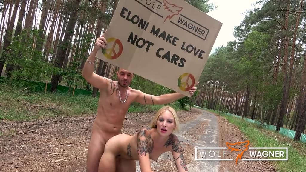 Kitty Blair protests against elon musk by fucking in public